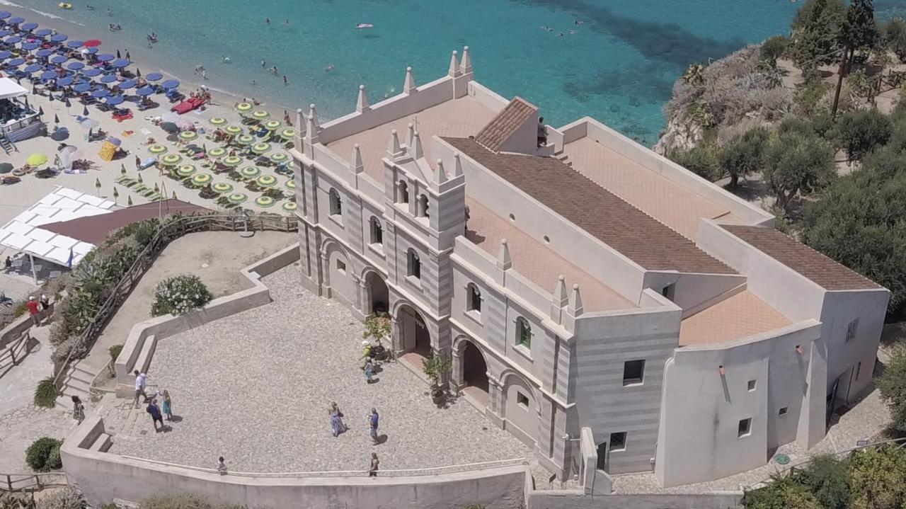 Kore, Capo Vaticano